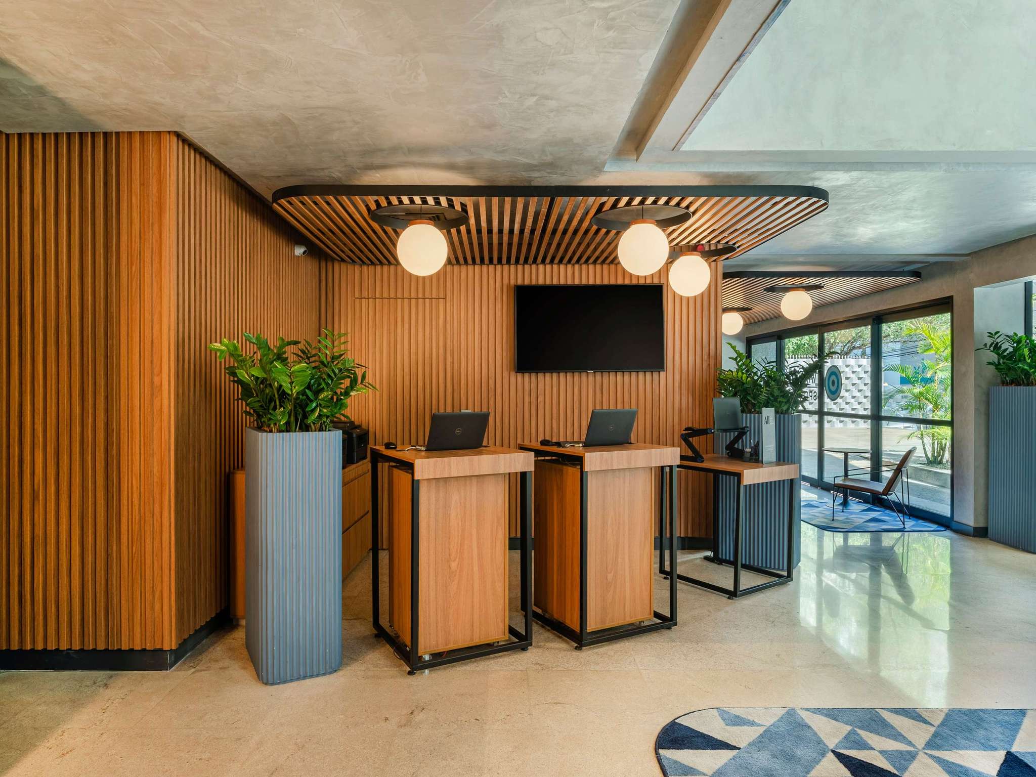 b8p3_ho_03_p_2048x1536